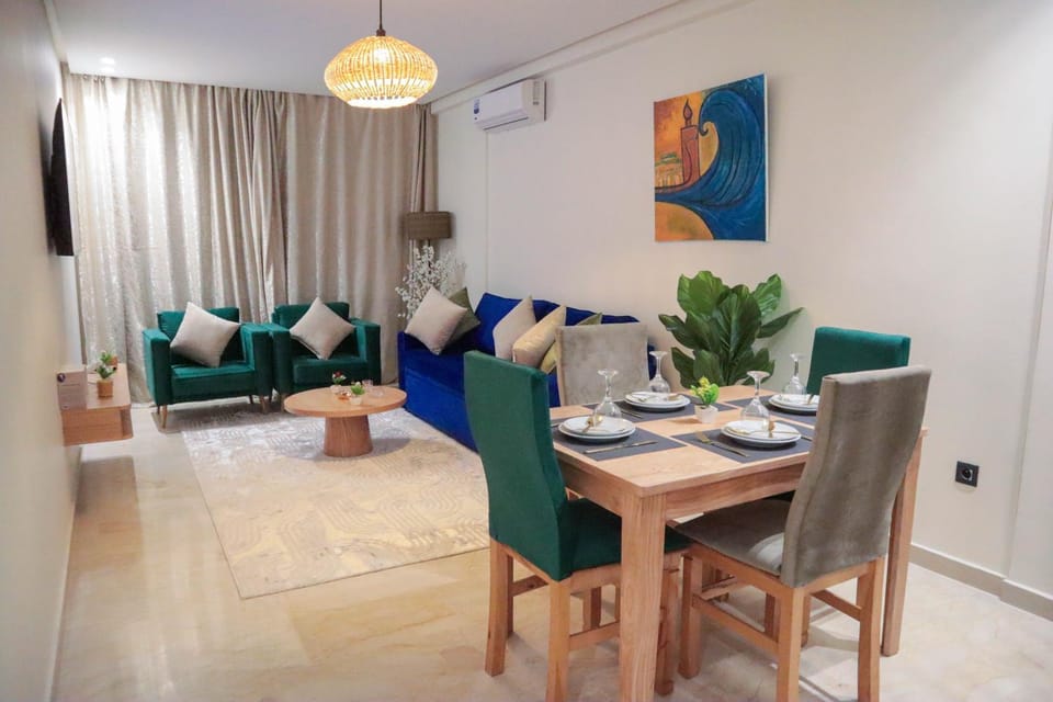 Living room, Seating area, Dining area, air conditioner