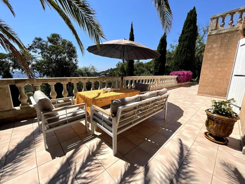 Patio, View (from property/room), Balcony/Terrace, Living room, Sea view, Sea view