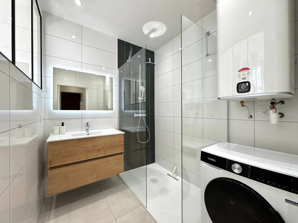 Shower, Bathroom, washing machine