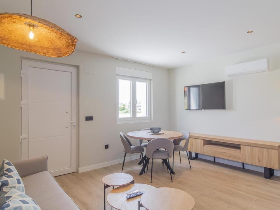 Bed, TV and multimedia, Living room, Dining area, Facility for disabled guests, air conditioner
