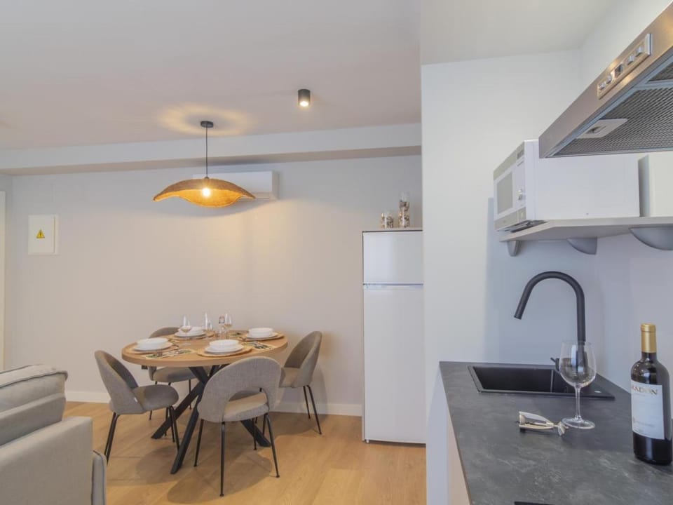 Bed, TV and multimedia, Living room, Dining area, Communal kitchen, air conditioner