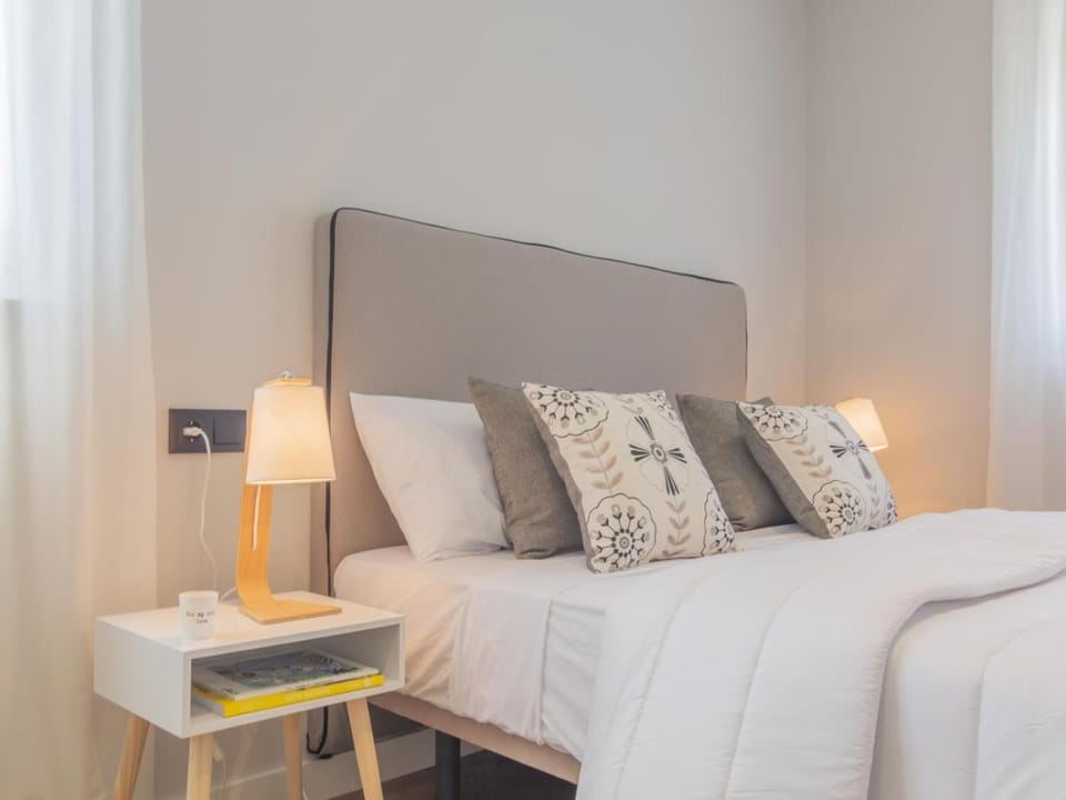 Bed, TV and multimedia, Living room, Bedroom