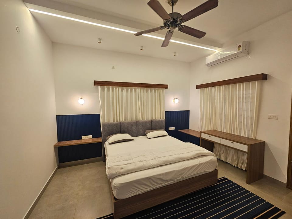 Bed, Photo of the whole room, Bedroom