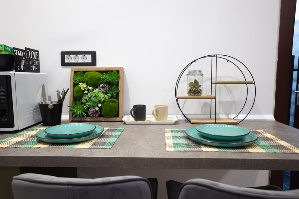 Dining area, minibar