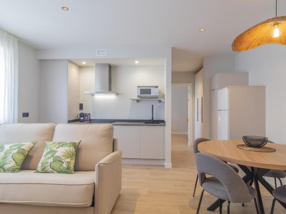 Bed, Living room, Dining area, kitchen, air conditioner
