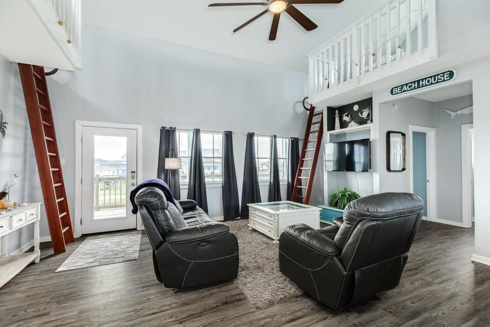 Island Livin - Your Family's Seaside Clubhouse! House in Alvin
