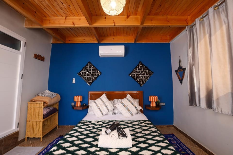 Bed, Photo of the whole room, Bedroom, towels, air conditioner