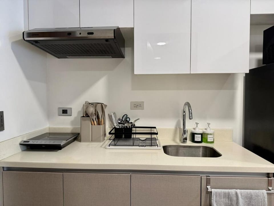 38 Park Ave Studio in IT Park, 300 Mbps Internet Apartment in Lapu-Lapu City
