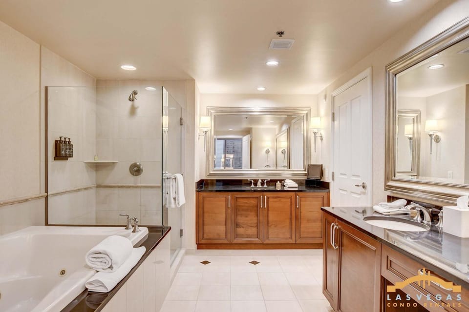 MGM Signature-09-821 1Br2Ba F1 Strip View Balcony Suite House in Las Vegas Strip