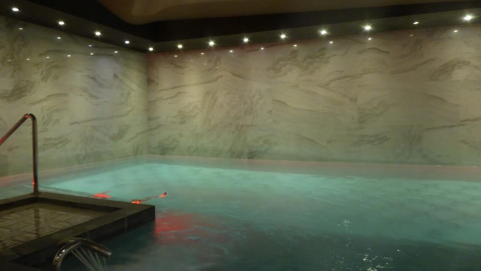 Off site, Spa and wellness centre/facilities, Swimming pool