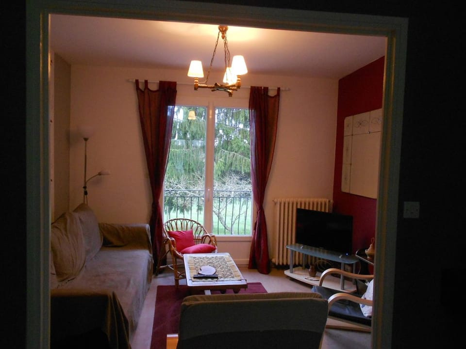 TV and multimedia, Balcony/Terrace, Living room, Seating area, Garden view