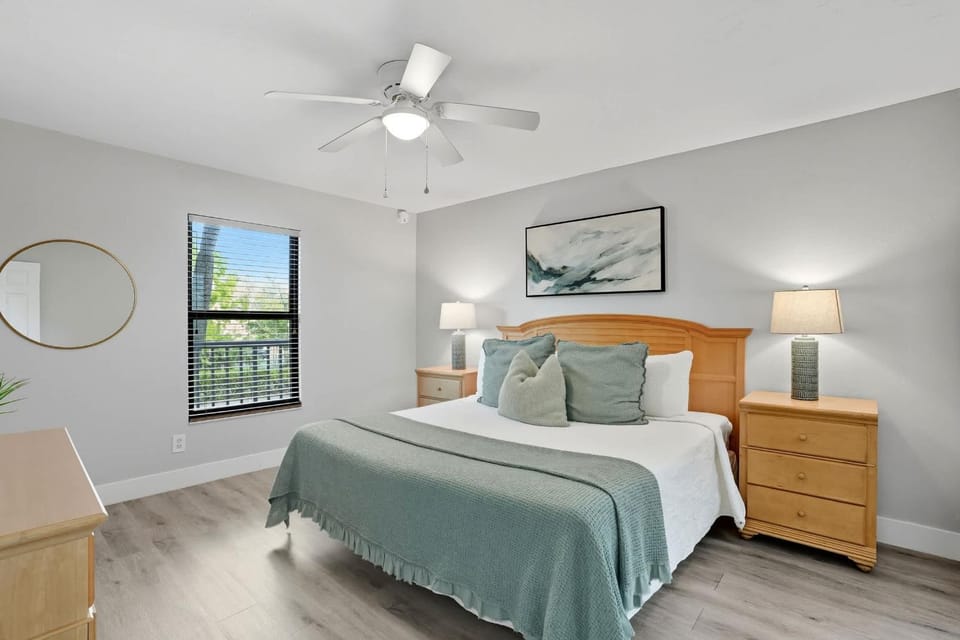Updated With Lakefront Views Pool & Near Beach House in Naples
