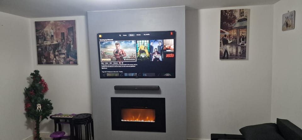 Communal lounge/ TV room