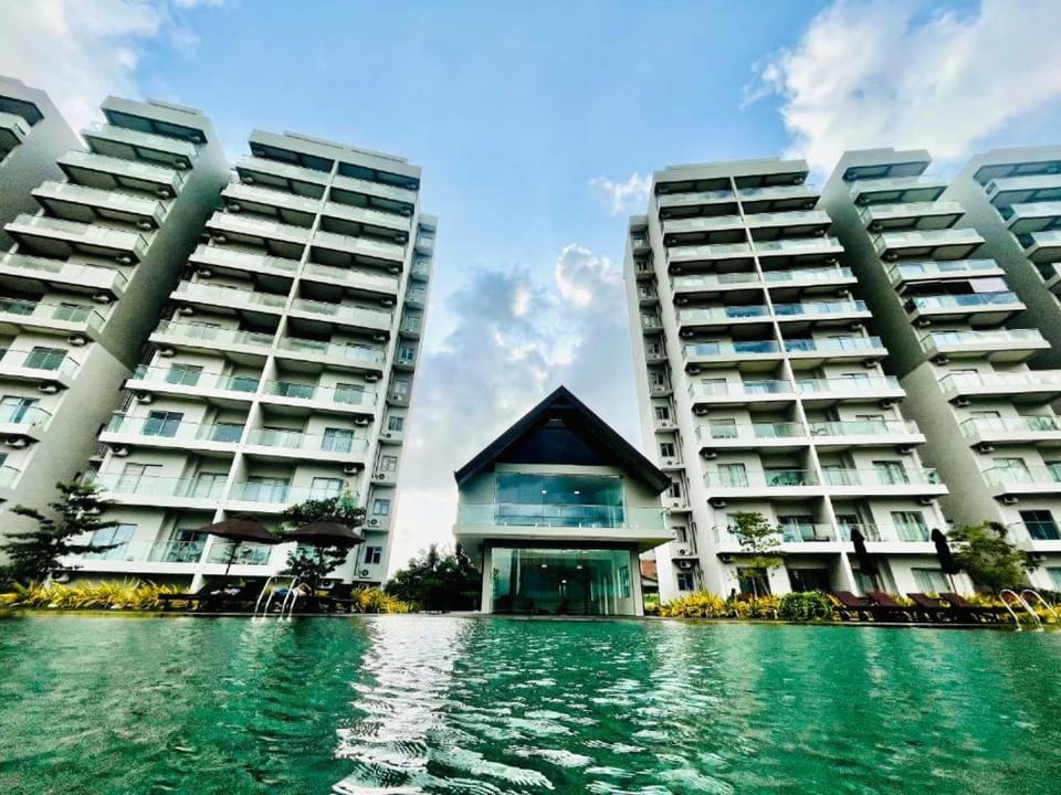 Property building, Day, Natural landscape, Pool view, Swimming pool