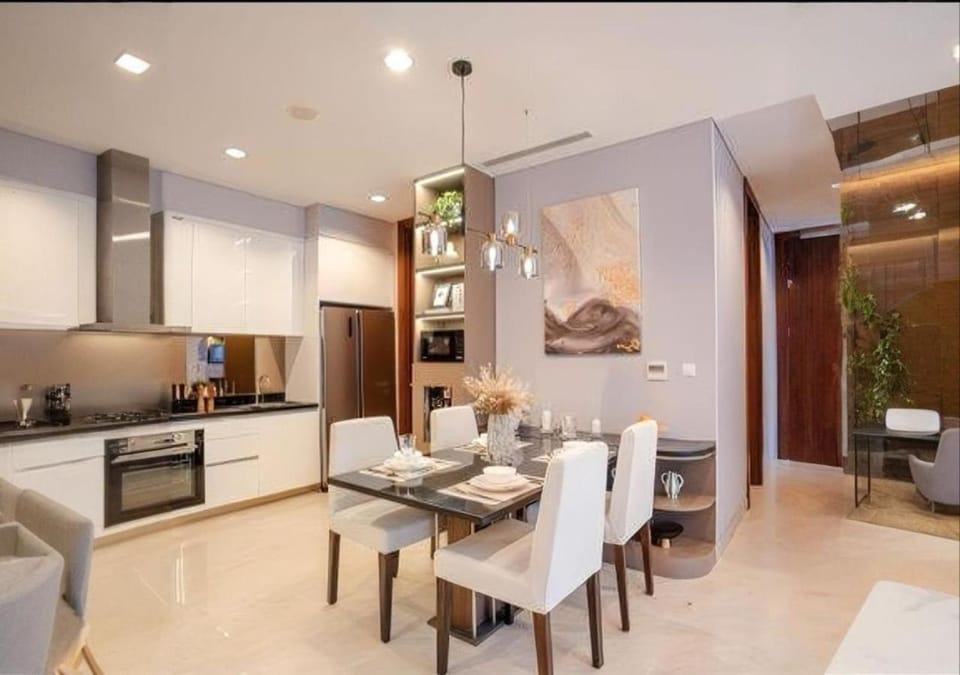Kitchen or kitchenette, Dining area, stove