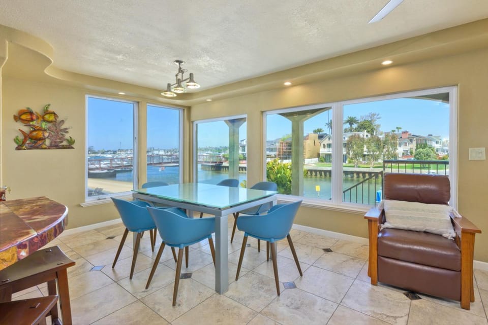 Bay Breeze Apartment in Balboa Peninsula