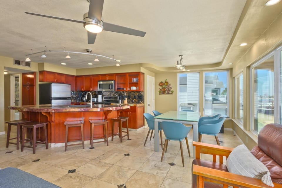 Bay Breeze Apartment in Balboa Peninsula