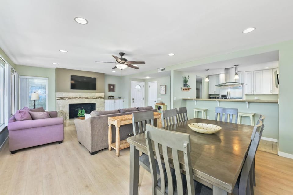 Salt & Sand II Apartment in Balboa Peninsula