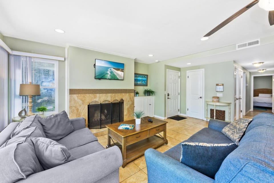 Salt & Sand I Apartment in Balboa Peninsula