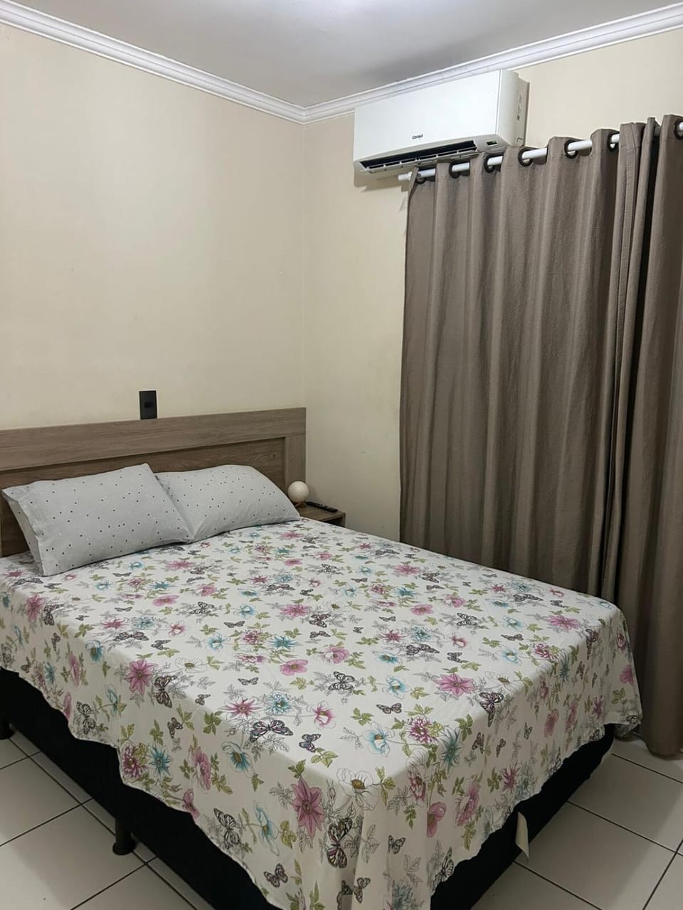 Bed, Bedroom, air conditioner