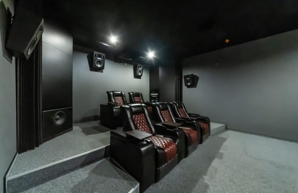 Communal lounge/ TV room, TV and multimedia