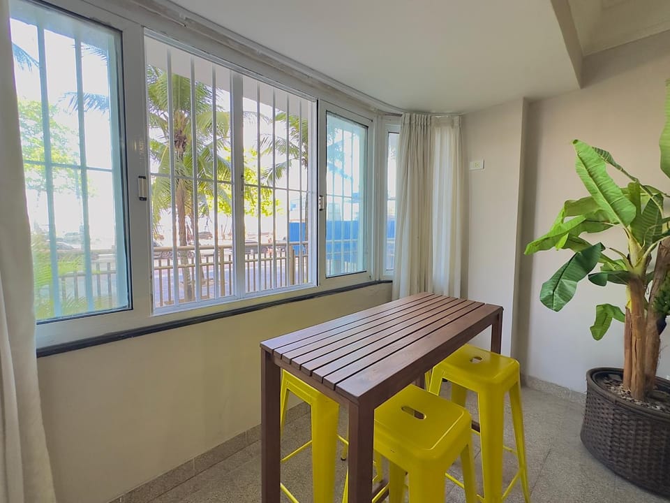 Copacabana Beira Mar - Beachfront Apartment in Rio de Janeiro