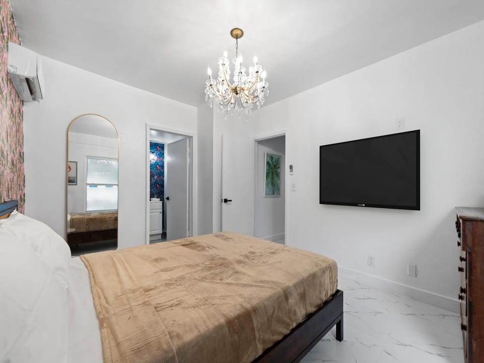 Tropical Havana 2BR Central Location Apartment in Miami