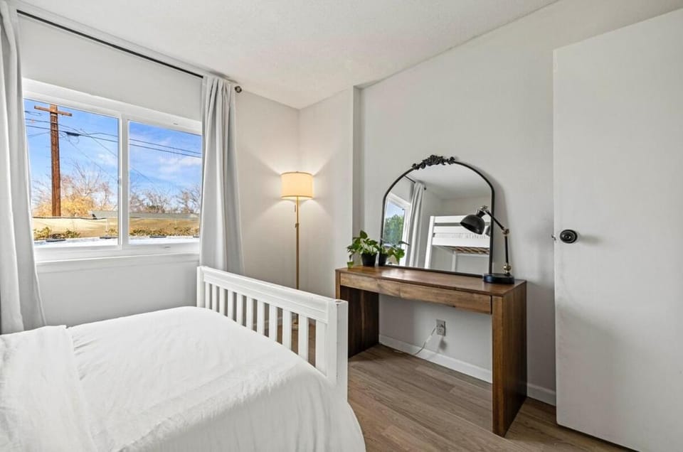 Modern Private 3B-2BA Home and Spacious Yard House in Lancaster