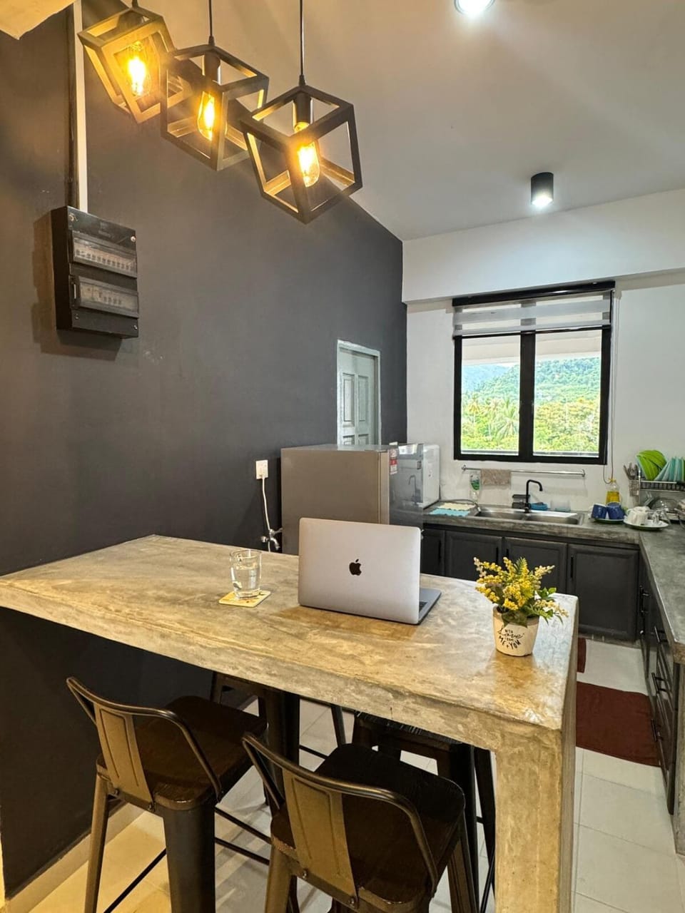 TV and multimedia, Kitchen or kitchenette, Living room, Seating area, Dining area, air conditioner