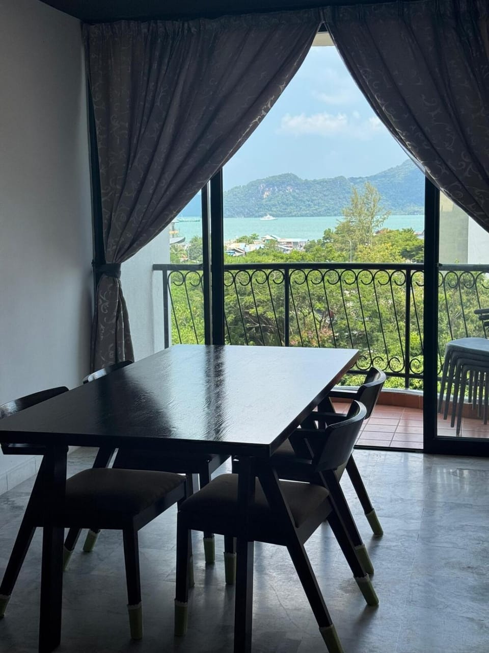 Day, Natural landscape, View (from property/room), Balcony/Terrace, Living room, Seating area, Dining area, Lake view, Mountain view, River view, Sea view