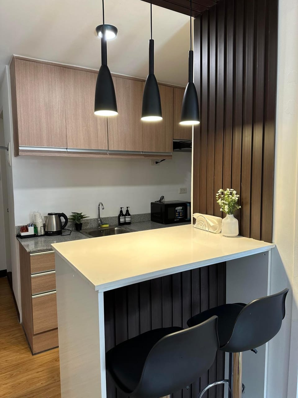 Coffee/tea facilities, Kitchen or kitchenette, Dining area, minibar