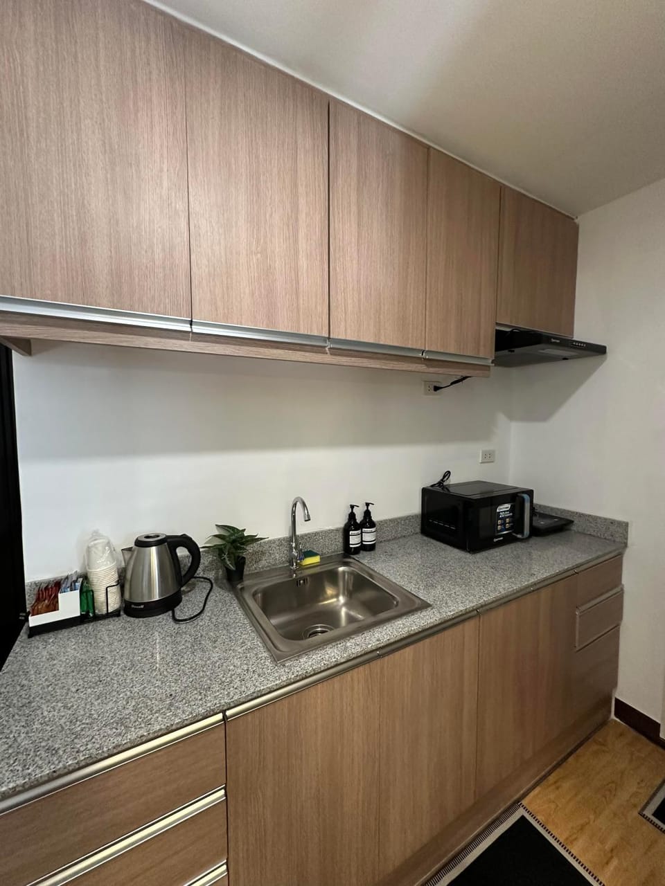 Coffee/tea facilities, stove, toaster