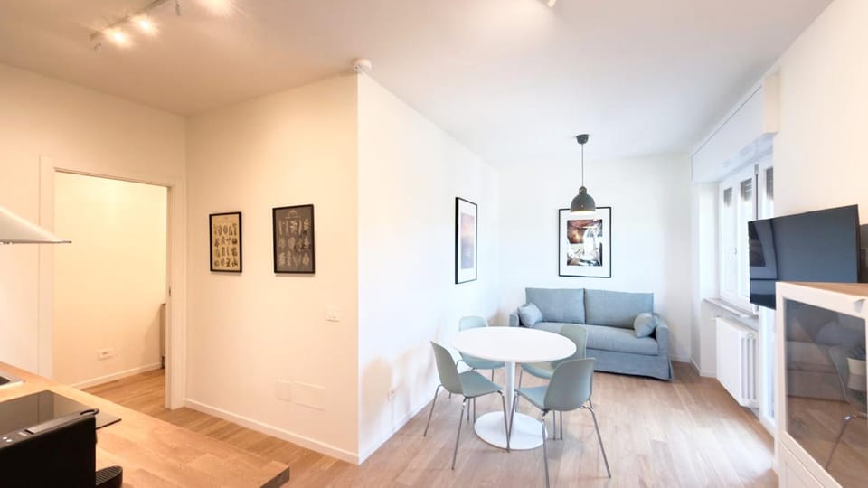 TV and multimedia, Living room, Seating area, Dining area