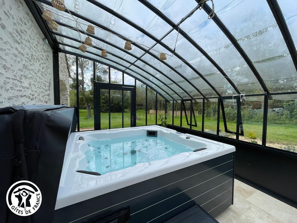Gîte Vendée avec Spa et Terrasse - FR-1-426-592 House in Pays de la Loire