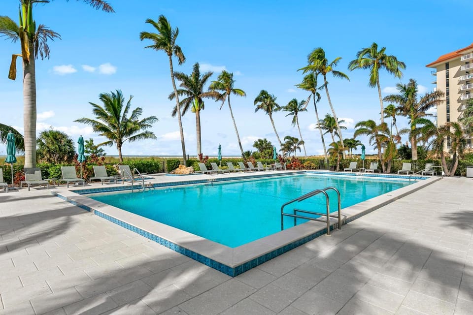1706 South Admiralty House Apartment in Marco Island