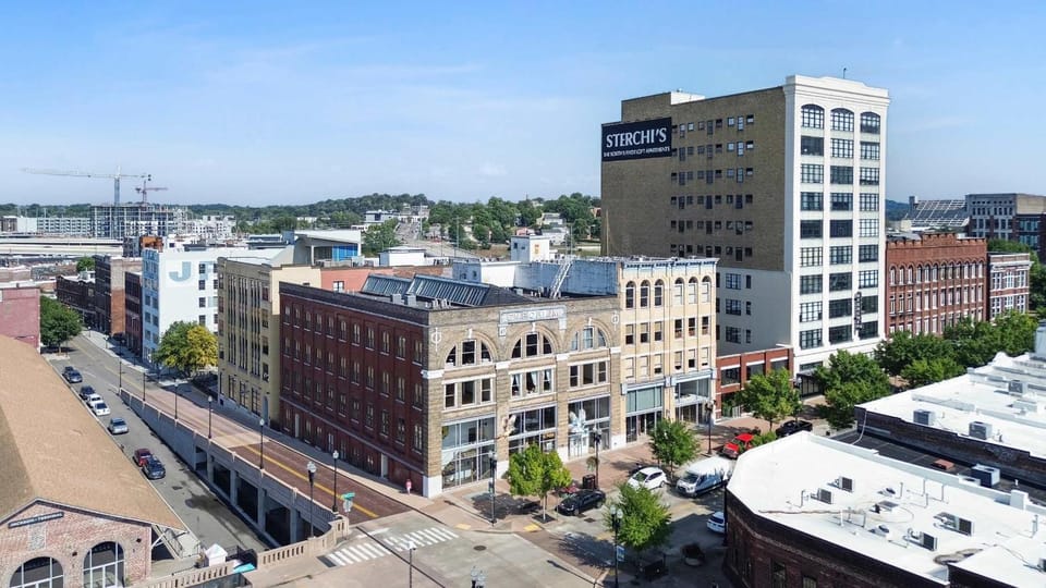 Soaring Designer Ceiling Condo near Market Square Apartment in Knoxville