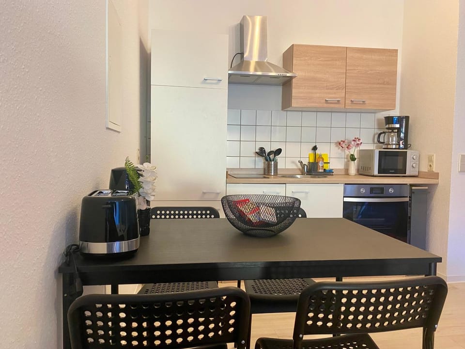 Klein und fein - Terrasse - Stellplatz - WIFI - Star Park Apartment in Halle Saale