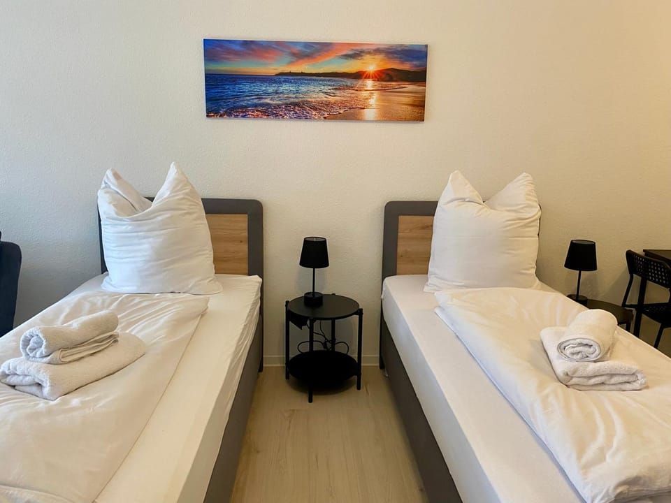 Klein und fein - Terrasse - Stellplatz - WIFI - Star Park Apartment in Halle Saale