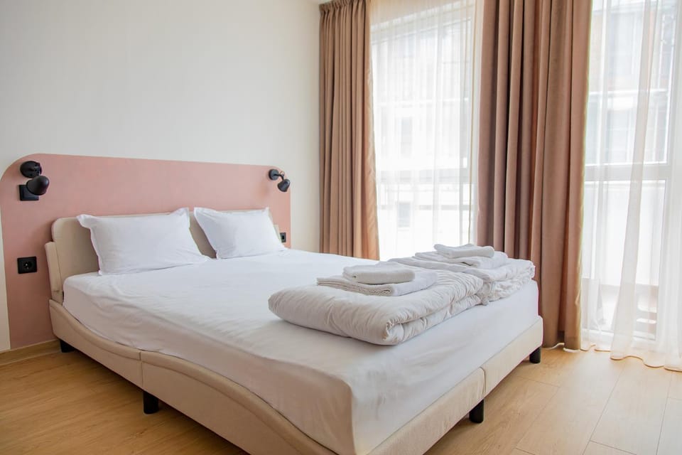 Bed, Bedroom, towels