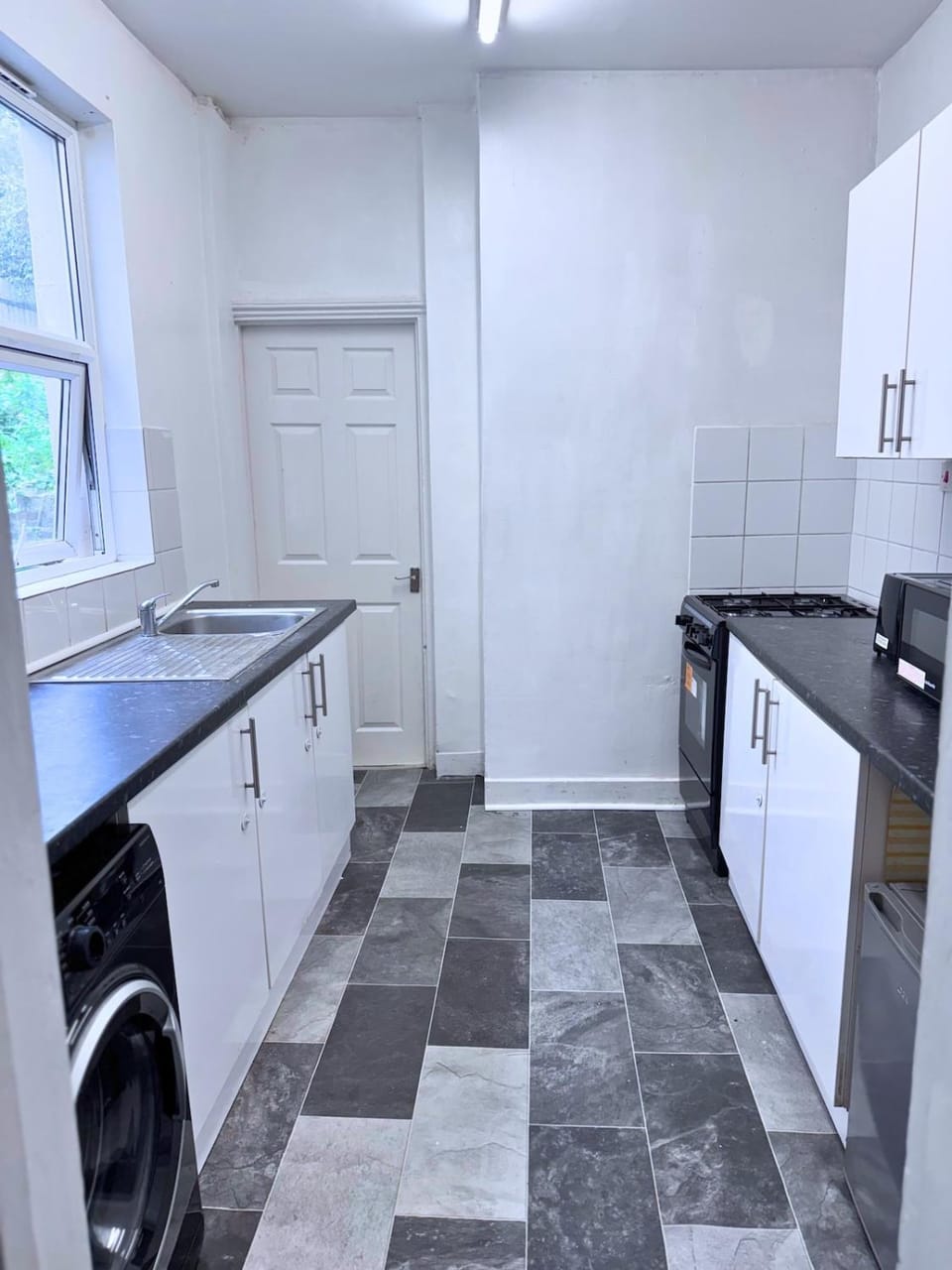Kitchen or kitchenette, washing machine