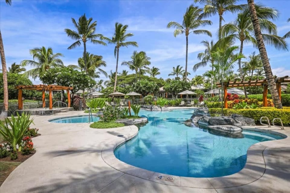 Mauna Lani Golf Villas Beach Access & Quiet Comfort House in Puako
