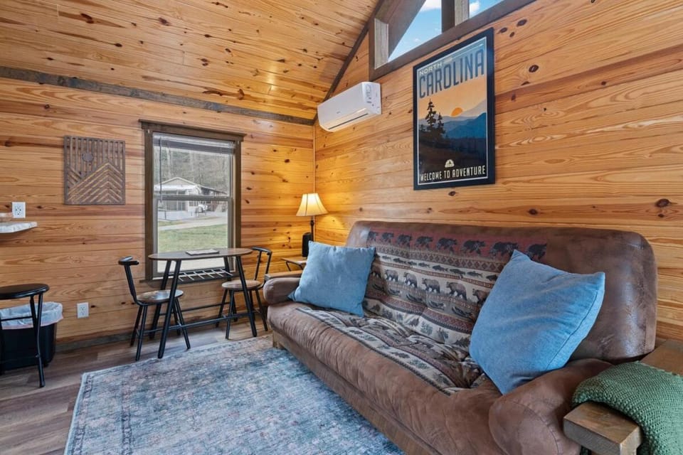 All Tuckered Out - Riverfront Cabin, Fish, Hike & 5 Minutes to Sylva! Cabin in Swain County