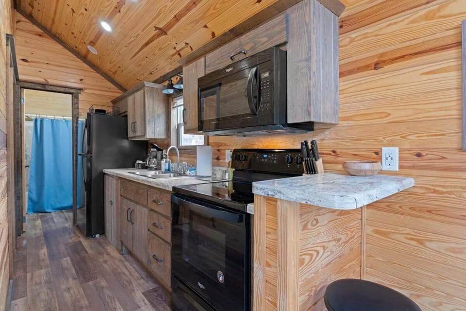 All Tuckered Out - Riverfront Cabin, Fish, Hike & 5 Minutes to Sylva! Cabin in Swain County