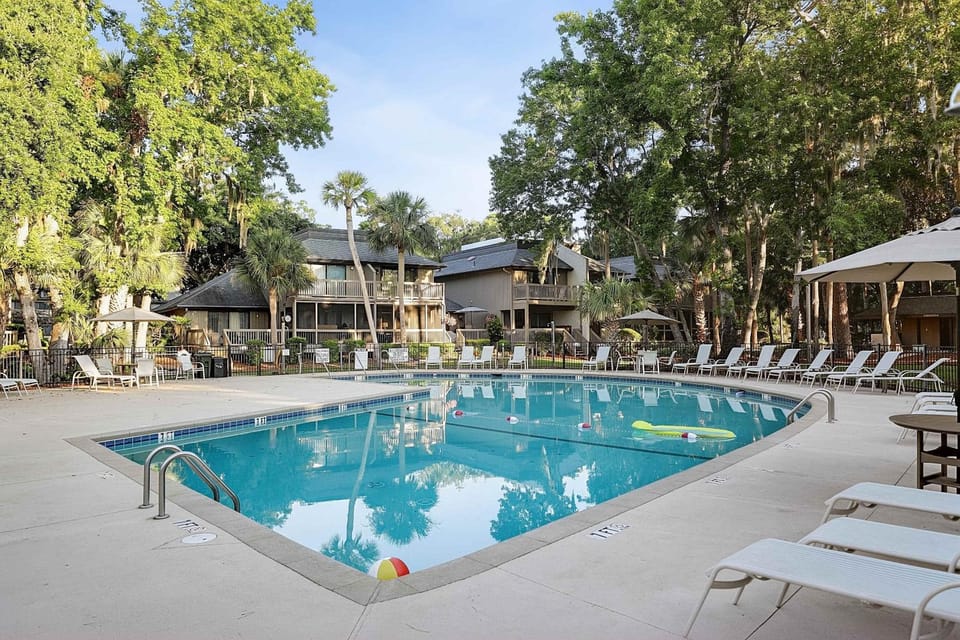 Walk to Beach 2BR Condo with Pool & Tennis House in North Forest Beach