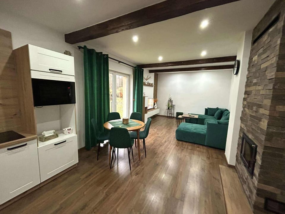 Living room, Dining area, microwave
