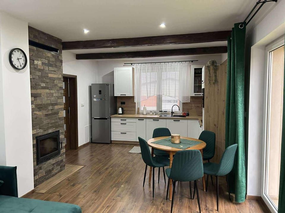Dining area, kitchen