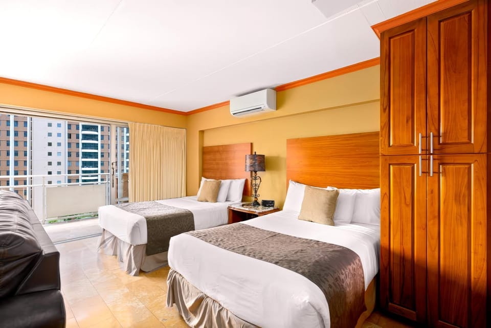 Ilikai Hotel 838 House in Honolulu