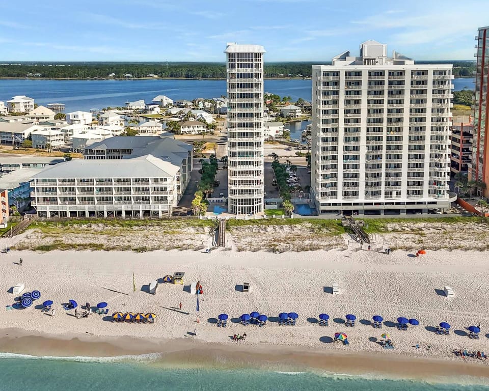 Oceanfront Luxe - Pool - Beachfront - Free Golf House in West Beach