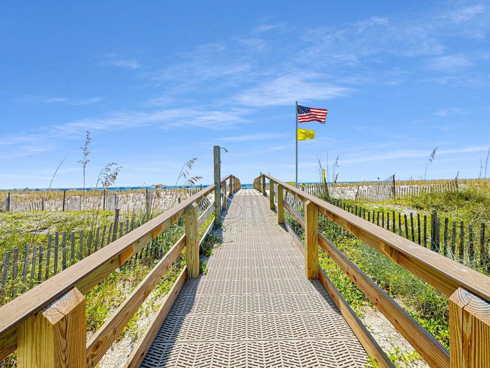 Oceanfront Luxe - Pool - Beachfront - Free Golf House in West Beach