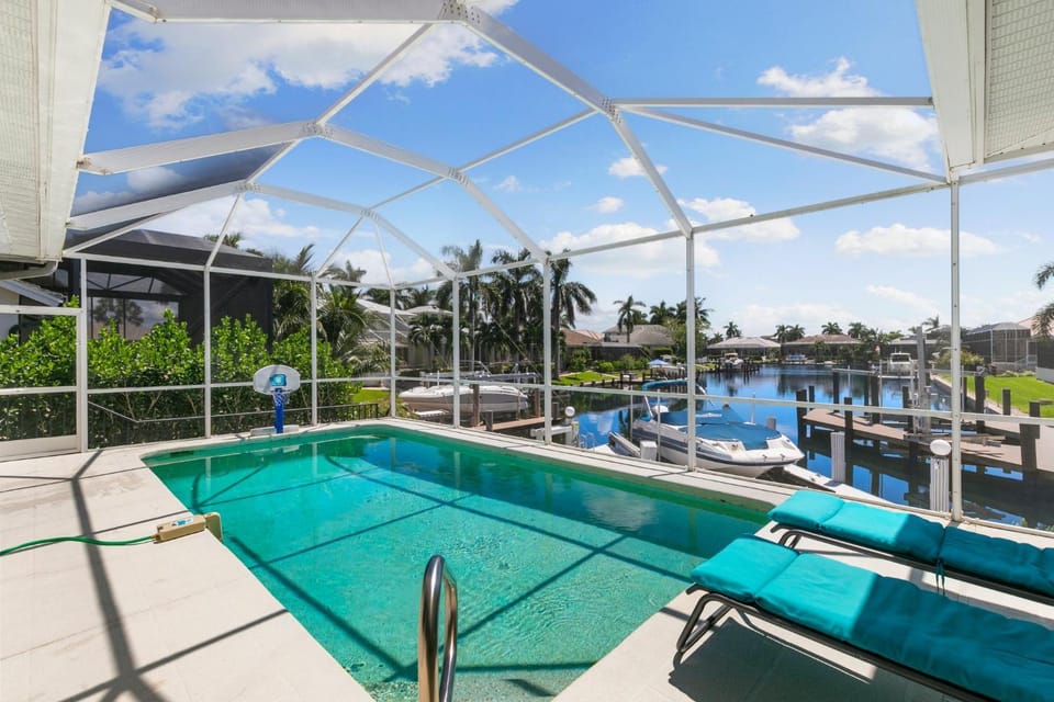 Gulfside Glimmer Bliss House in Marco Island